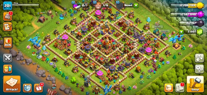 TH16 (99% MAX)!! BK95 AQ95 GW70 RP45 !! 11 EPIC EQUIPMENTS (7 EPIC LVL 20+)!! 1035 MEDALS !! MAX WALLS & DEFENCE !! 2.6K GEMS !! FULL ACCESS
