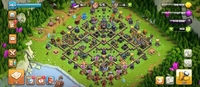 TH 18, TH 17 Max, 5 Equipment Epic 4 Lv 27, Defense Max, Hero Max, Wall Max, 700 League Medal, Magic Items