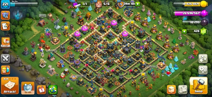 TH17 (97% MAX)!! BK94 AQ95 GW70 RP46 DUKE 13 !! ALMOST MAX DEFENCE & TROOPS !! 11 EPIC EQUIPMENTS !! 14 SKINS !! HIGH BB !! INSTANT DELIVERY
